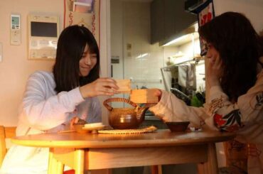 「ふたりエスケープ」 先輩（岩本蓮加）＆後輩（冨里奈央）“現実逃避旅”へ「やり取りが愛おしい」「最強にゆるくて癒やされる」と反響|au Webポータル芸能ニュース