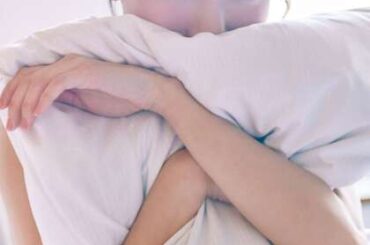 日向坂46河田陽菜、枕を抱きしめ上目遣い 2nd写真集裏表紙＆秋元康氏による帯コメント解禁【テイクオフ】 - au Webポータル