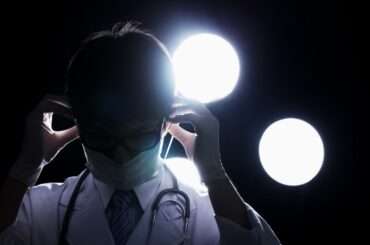 【現役医師が暴露】美容医療の裏側で横行する“エビデンスなき施術”と“危険な麻酔管理の実態”…有名クリニックを操る“医師ではない経営者”の正体とは（田幸 和歌子） | 現代ビジネス | 講談社