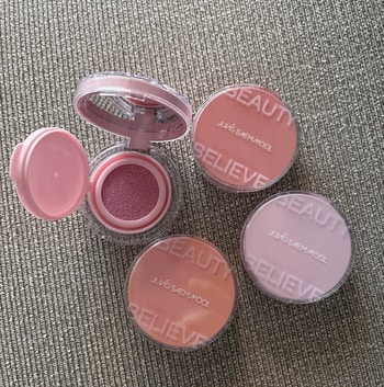 くすみ肌が若々しくなるクッションチーク!「ジョンセンムルの透明感チーク」でミドル世代のツヤも血色も、ひと塗りで!_img1