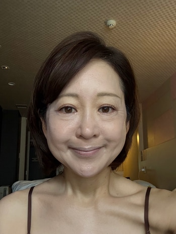 くすみ肌が若々しくなるクッションチーク!「ジョンセンムルの透明感チーク」でミドル世代のツヤも血色も、ひと塗りで!_img2