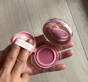 くすみ肌が若々しくなるクッションチーク!「ジョンセンムルの透明感チーク」でミドル世代のツヤも血色も、ひと塗りで!_img4