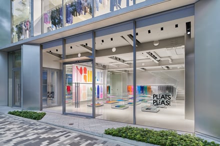 PLEATSPLEASEISSEYMIYAKE／AOYAMAの店内