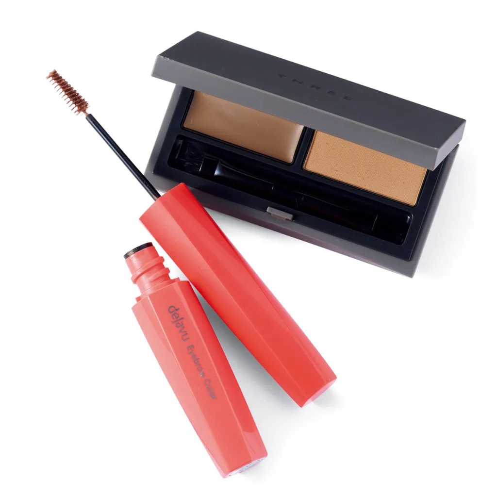 デジャヴュのアイブロウカラーピンクブラウンと、THREEのアドバンスドアイデンティティブラウシェーピングデュオ 01