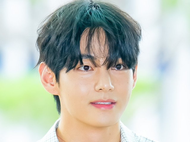 BTS・V、ハリウッドスターと並び「VOGUE WORLD」“ベストルック”に選出!ファッション界でも存在感