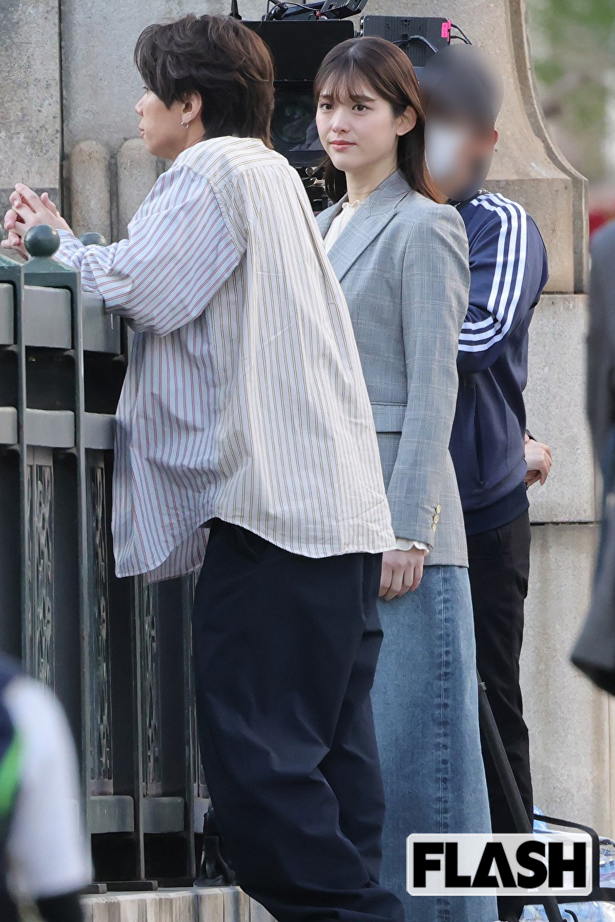 松村沙友理、ドラマロケで北山宏光と橋上“デート”姿 元アイドルらしからぬ“大食いYouTube”がブレイク中