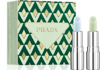 プラダ ビューティが切り絵で彩られた2025年ホリデーの魔法の世界を展開 | Vogue Japan