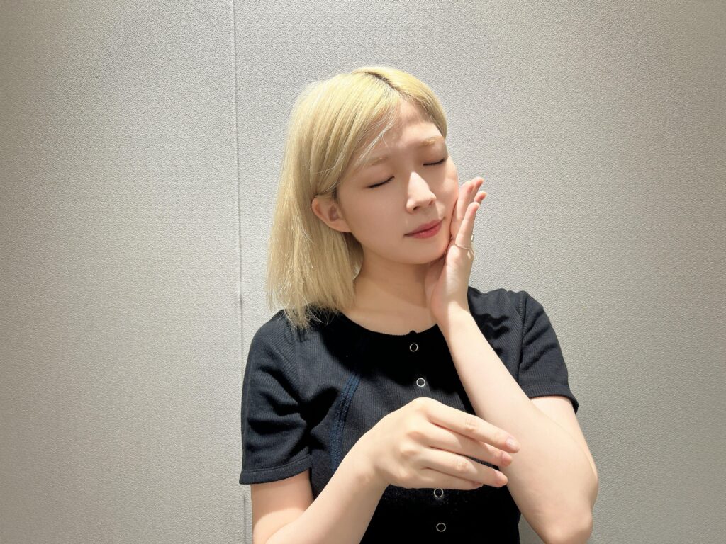 Aoyama Yoshino at "FMK Aoyama Yoshino's yorisoi"
