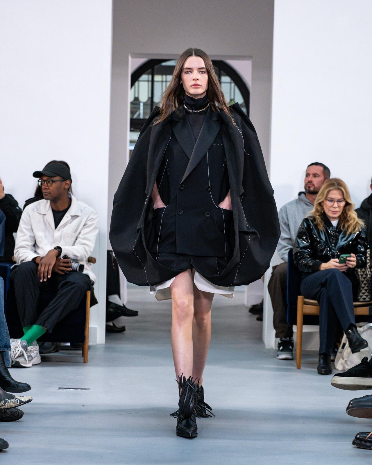 sacai 2026年春夏コレクション - ハイブリッドが織り成す躍動する装い｜写真3