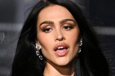 有名2世セレブ、ランウェイでの下手すぎる歩き方が炎上！　「ヴィクトリアズ・シークレット」ショーで物議