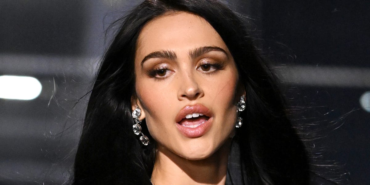 有名2世セレブ、ランウェイでの下手すぎる歩き方が炎上! 「ヴィクトリアズ・シークレット」ショーで物議 有名2世セレブ、ランウェイでの下手すぎる歩き方が炎上! 「ヴィクトリアズ・シークレット」ショーで物議