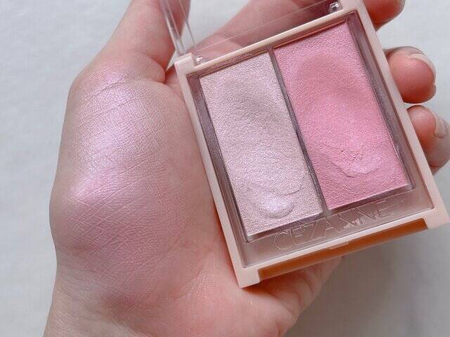 セザンヌ フェイスグロウカラー 03 ロマンスグロウ　手の平に付けて発色確認