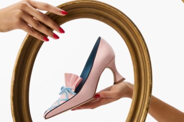 マノロ ブラニクがマリー・アントワネットに捧ぐ限定カプセルコレクションをリリース