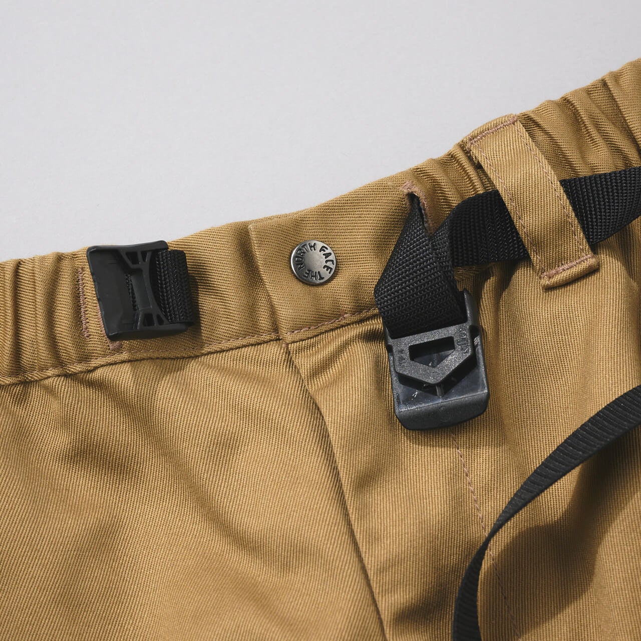 ザ・ノース・フェイスのロックステディチノパンツのウエストのウェビングベルト