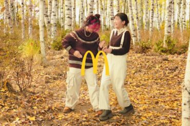 伊藤沙莉、「HANA」CHIKAの"アドリブ"ロボットダンスに大笑い　マクドナルドCM「三角チョコパイ ティラミス 『ティラミスの運命・・・』」篇（30秒＋15秒）