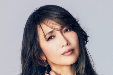 55歳 工藤静香 体型維持すごっ「恐ろしく古いスカート」を詰めて着こなし「うわぁ～素敵」「尊敬です」クリップは長女Cocomiからのプレゼント ファッション＆美容調査についても解説 | LIMO