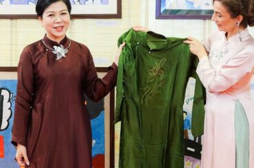 秋にモクチャウ高原を訪れ、熟した柿の季節と鮮やかなピンクの草の丘をお楽しみください。