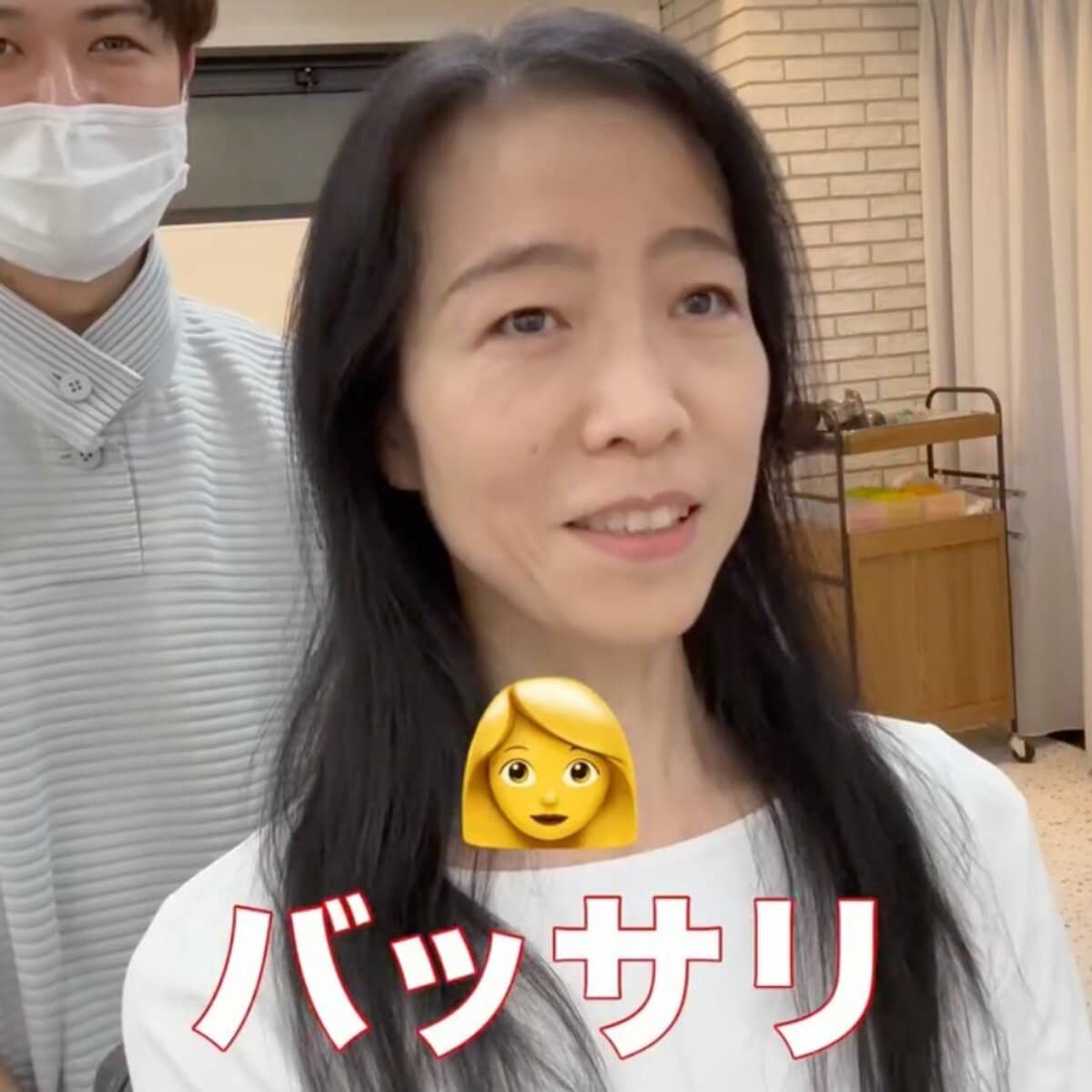 「めんどくさがりなので」ロングヘアの女性がバッサリショートに!上品なシルエットに大満足の笑顔 「首の長さが際立ってます」の声も | LIMO | くらしとお金の経済メディア 「めんどくさがりなので」ロングヘアの女性がバッサリショートに!上品なシルエットに大満足の笑顔 「首の長さが際立ってます」の声も | LIMO | くらしとお金の経済メディア