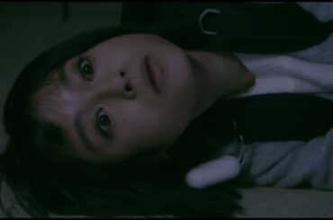 頑張って死んだフリしてるっぴ‼(頑張って死んでるのに編集の都合で息してるのがバレた女たち)[Womans] A corpse that was found to be breathing scene