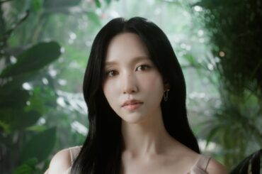 TWICEミナ、クールなまなざしに釘付け！圧倒的オーラで魅せる　TWICEの3名が出演するカラコンの新WebCMが公開