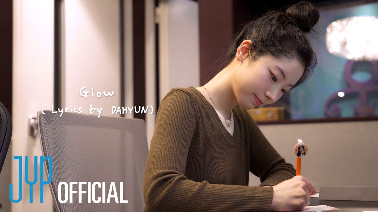 TWICE DAHYUN “Glow (TWICE)” Lyrics by DAHYUN TWICE DAHYUN "Glow (TWICE)" Lyrics by DAHYUN