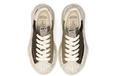 メゾン ミハラヤスヒロ“最大規模”の新旗艦店が神宮前ビルディングに、限定スニーカーも - ファッションプレス