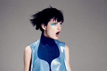 “騙し絵”ファッションが勢揃い──この秋は視覚トリックでモードに攻略を！ | Vogue Japan