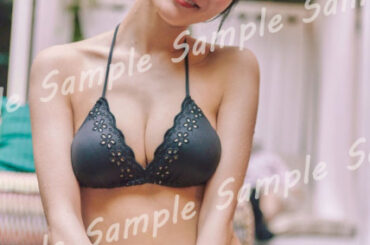 日向坂46河田陽菜、プール終わりの黒ビキニ姿 2nd写真集特典ポストカード第4弾公開【テイクオフ】