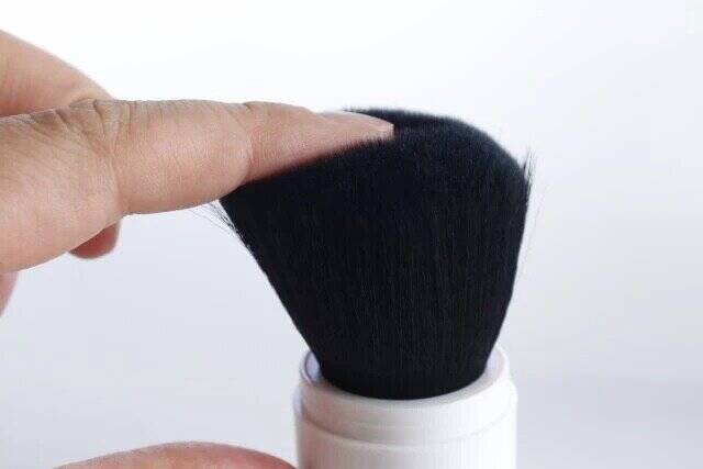 ダイソー　アイデイト　スライドカブキブラシ