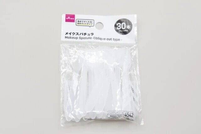 ダイソー　メイクスパチュラ（斜めカット型、30本）　パッケージ