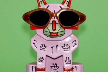 猫と祝うホリデー。ロエベ 2026春夏プレコレクション キャンペーンを発表。 | LVMHファッション・グループ・ジャパン合同会社 ロエベ ジャパンのプレスリリース