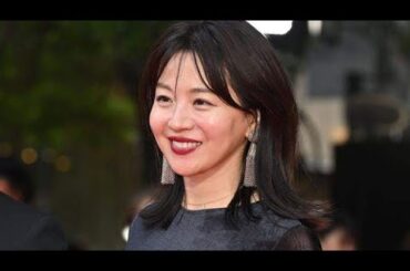 ＜大橋未歩＞ニューヨーク在住、古着ワンピと「母のお古」でレッドカーペットに　大胆スリットから美脚も披露