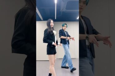 #리노 의 #CEREMONYchallenge w/ #TWICE #트와이스 #DAHYUN #다현 선배님!🏃 #StrayKids #스트레이키즈 #KARMA