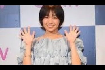 ＜大原優乃＞英字新聞で体を隠す　“願望”かなったランジェリーカット