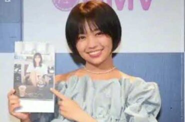 ＜大原優乃＞都電が走る雑司ヶ谷に出没！　ニット×デニムのシンプルコーデが、まるでデートのよう？