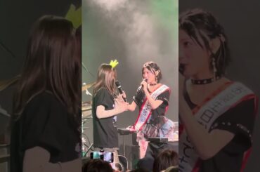 岡田奈々ちゃんのお誕生日をお祝いする村山彩希ちゃん