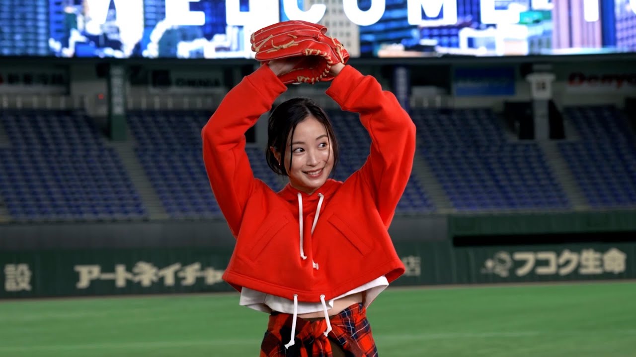広瀬すず、東京ドームで華麗なノーバン投球を披露!“自画自賛”な投球練習も「上手です~!」 三井不動産“三井のすずちゃん”新CM 「東京ドーム」篇 広瀬すず、東京ドームで華麗なノーバン投球を披露!“自画自賛”な投球練習も「上手です~!」 三井不動産“三井のすずちゃん”新CM 「東京ドーム」篇