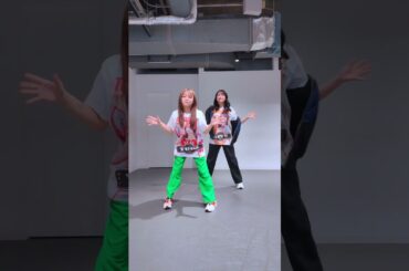 #アイカツ 「lucky train!」ダンスカバー🐶 #アイカツプリパラ レオナ・ウェスト役 若井友希❤️北条そふぃ役 久保田未夢🧡わかくぼ👍#プリパラ #i_Risぴあアリーナ対よろ