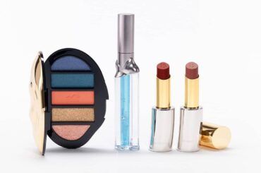 バイレード25年クリスマスコスメ、“北欧の光”着想のアイシャドウパレットやリキッドリップ - ファッションプレス