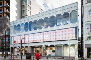 会場の一つ「@cosme TOKYO」の外観