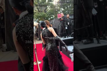 #柴咲コウ さん #川口春奈 さんの #東京国際映画祭 レッドカーペットからアザーカットを公開👀 | 『 #スキャンダルイブ 』ABEMAで全話無料配信！初回放送は11/19(水)夜10時〜