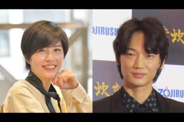 夫は綾野剛…電撃婚から約３年の佐久間由衣　バックハグされて密着！妖艶ショット公開(Japan Tokyo)