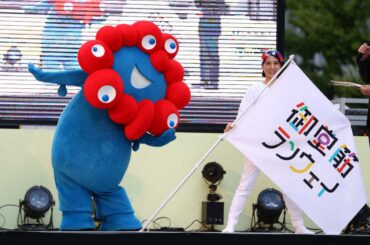 ミャクミャク 御堂筋ランウェイに登場　一番の大歓声浴びる（スポニチアネックス） - Yahoo!ニュース