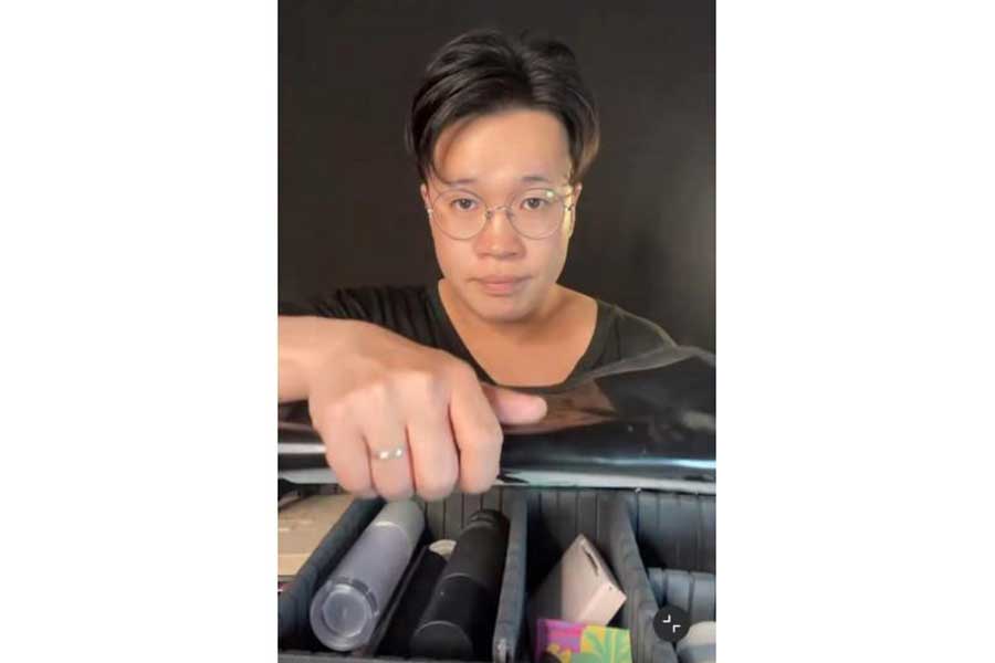 メイク前の姿は普通の“おじさん”（スクリーンショット）