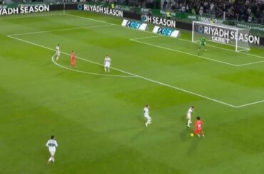 久保建英、右サイドを完全攻略「いい動き」絶品フリックで相手守備をかく乱→ドリブル突破でチャンスメイクの瞬間「一気に前進したな」 | ABEMA | スポーツブル (スポブル)