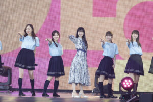 久保史緒里「最高の9年間でした！」叫ぶ！卒業コンサートで松本潤、有村架純ナレーション17