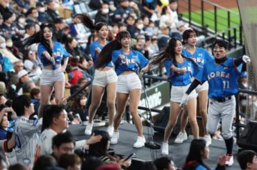 日韓OB戦で"超最強"コラボ実現　アイドルも参戦…球場彩るダンスに拍手喝采 | Full-Count