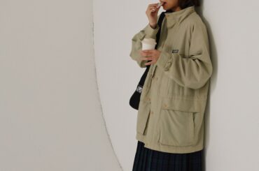 古着のプリーツスカート、どう着る？“生真面目に”がいまの気分【FUDGE FRIEND おしゃれさんの毎日コーディネート vol.622｜momo】 | FUDGE FRIEND | ファッション