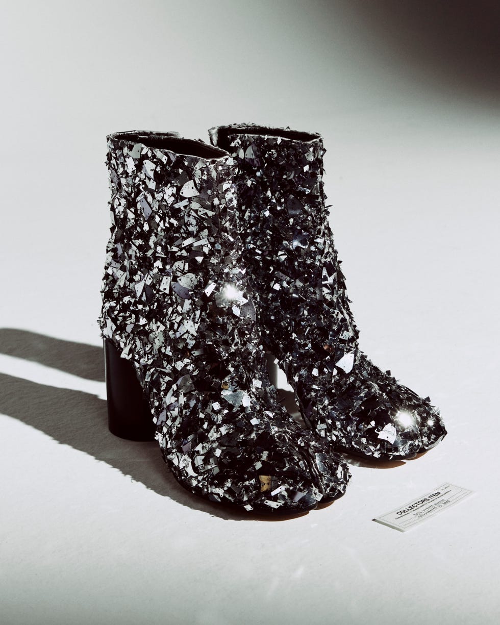 メゾン マルジェラのアイコンシューズ「タビ」のリミテッドエディション、「タビ」ブロークンミラー エンブロイダリー メゾン マルジェラのアイコンシューズ「タビ」のリミテッドエディション、「タビ」ブロークンミラー エンブロイダリー