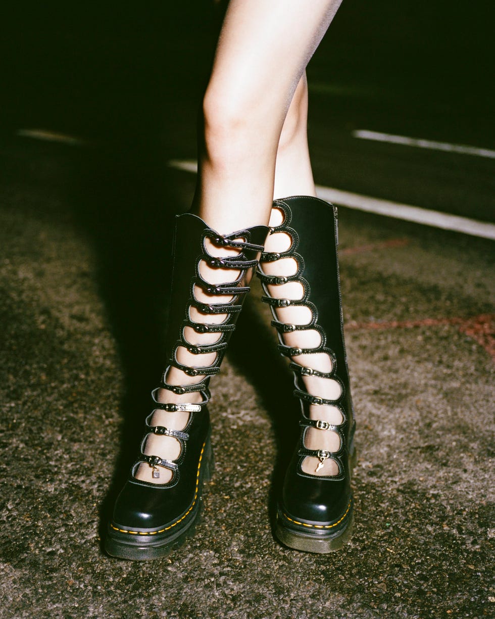 「マーク ジェイコブス」×「ドクターマーチン」が伝説のブーツを復刻！